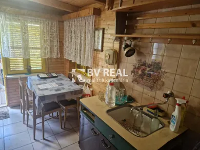Na predaj 2-izbový rekreačný dom, 474 m², Malé Uherce, -
