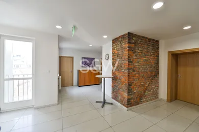 Na prenájom komerčné, 168 m², Bratislava-Staré Mesto, Michalská