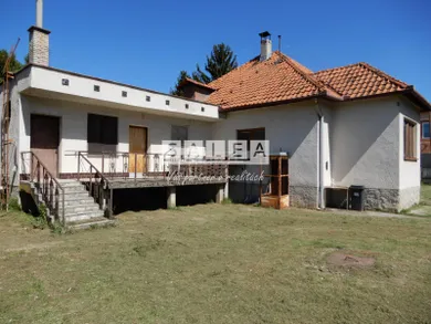 Na predaj dom, 143 m², Levice, -