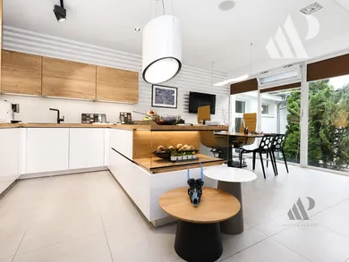 Na prenájom komerčné, 116 m², Rovinka, Školská 48