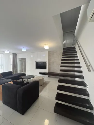 Na prenájom 4-izbový byt, 150 m², Trnava, Jána Hollého