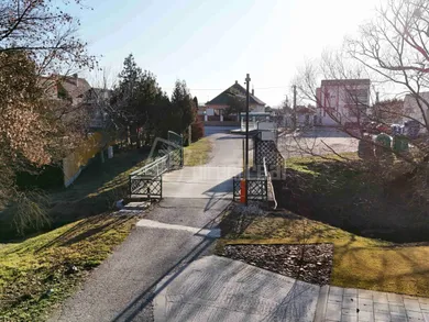 Na predaj pozemok, 176 m², Topoľnica