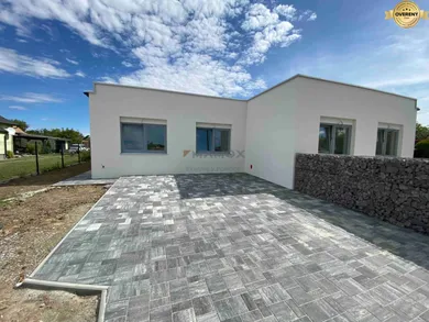 Domy na predaj 4-izbový, Mojmírovce · €179 900