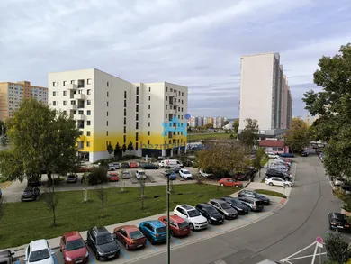 Na predaj 4-izbový byt, 83 m², Bratislava-Petržalka
