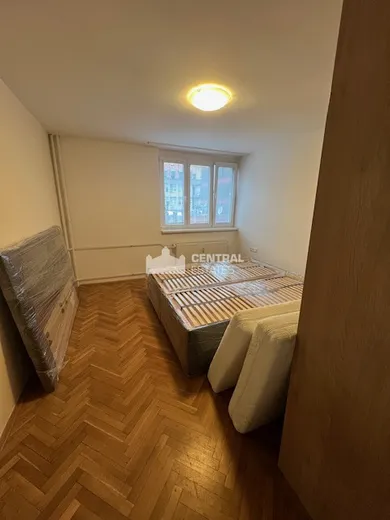Na prenájom 3-izbový byt, 74 m², Bratislava-Staré Mesto, Medená
