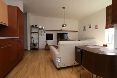 Na prenájom 2-izbový byt, 70 m², Bratislava-Ružinov, Ružová dolina