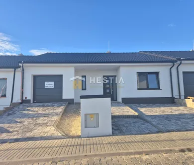 Domy na sprzedaż, 4-pokojowe, Hlboké · €205 000