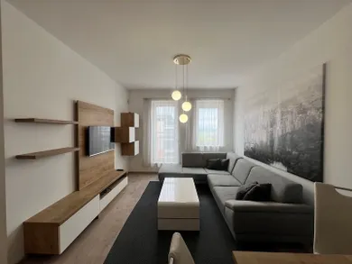 Byty na prenájom 2-izbový, Trenčín · €670