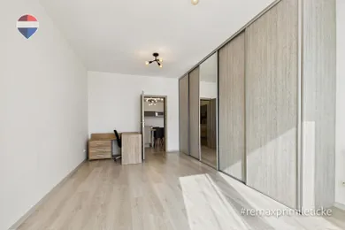 Na predaj 3-izbový byt, 87 m², Bratislava-Petržalka, Lužná