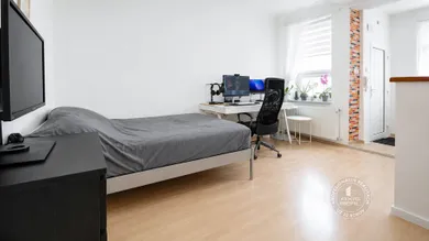 Na prenájom 1-izbový byt, 26 m², Bratislava-Staré Mesto, Lazaretská