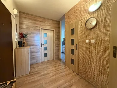 Na prenájom 3-izbový byt, 61 m², Levice, Ul. K. Marxa
