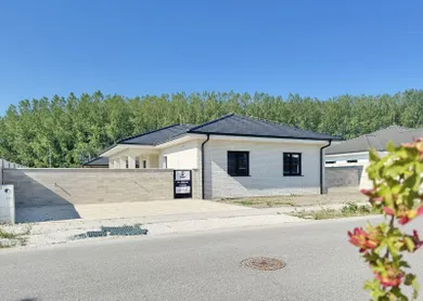 Domy na predaj 4-izbový, Dunajská Streda · €356 000