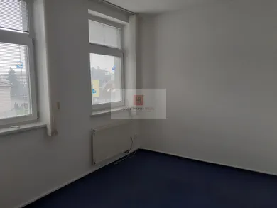 Na prenájom komerčné, 25 m², Bratislava-Nové Mesto, Pluhová
