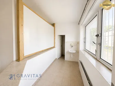 Na prenájom komerčné, 70 m², Bratislava-Nové Mesto, Za stanicou