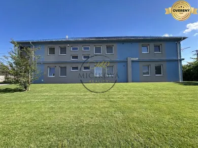 Na predaj komerčné, 53 m², Vráble, Štúrova