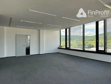 Na prenájom objekt, 141 m², Bratislava-Rača, Račianska