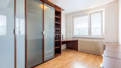Na prenájom 4-izbový byt, 82 m², Bratislava-Petržalka, Romanova