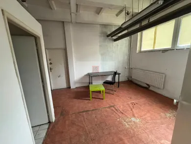 Na prenájom komerčné, 348 m², Bratislava-Ružinov, Tomášikova
