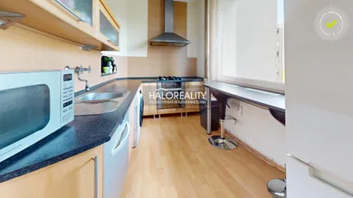 Квартиры на продажу, 3-комнатные, Lučenec · €95 000