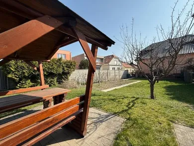 Na predaj 7-izbový dom, 300 m², Bratislava-Rača, Remeselnícka