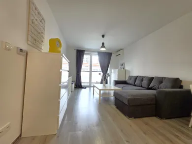 Na prenájom 2-izbový byt, 57 m², Bratislava-Ružinov, Miletičova