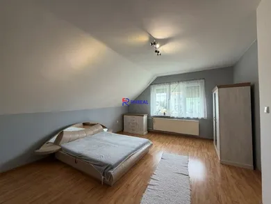 Na predaj 4-izbový dom, 110 m², Kolárovo, Štefánikova