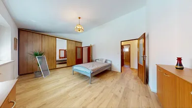 Na prenájom 4-izbový dom, 155 m², Bratislava-Ružinov, Stachanovská