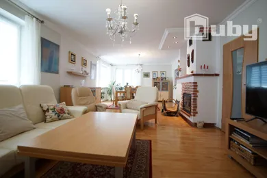 Будинки на продаж, 5-кімнатні, Martin · €359 000