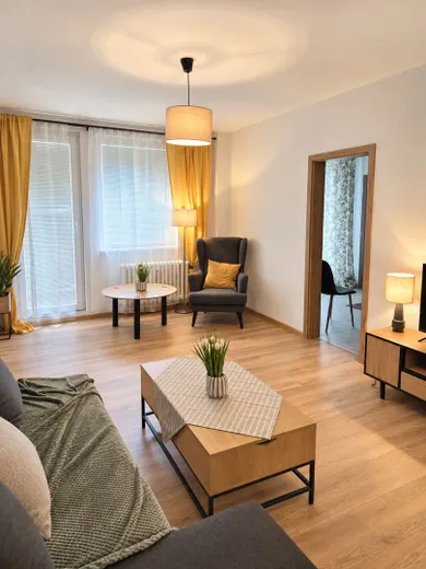 Byty na prenájom 3-izbový, Bratislava-Dúbravka · €1 000