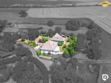 Na predaj 4-izbový dom, 160 m², Podolie