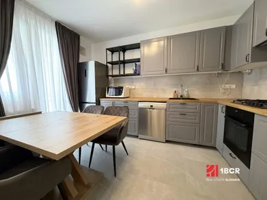 Na prenájom 3-izbový byt, 88 m², Bratislava-Ružinov, Gemerská