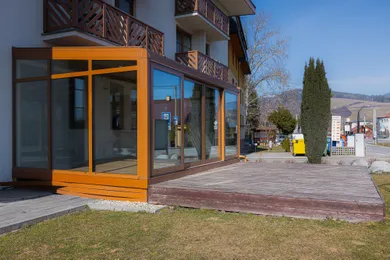 Na prenájom komerčné, 189 m², Bešeňová