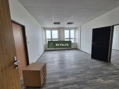 Na prenájom komerčné, 35 m², Levice