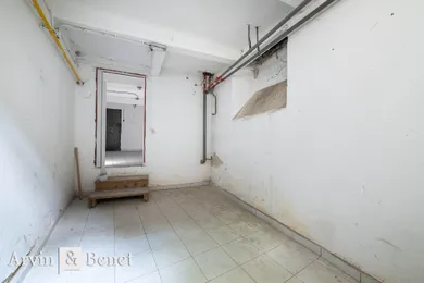 Na prenájom objekt v Bratislava-Staré Mesto · €2 500 · Pôvodný stav