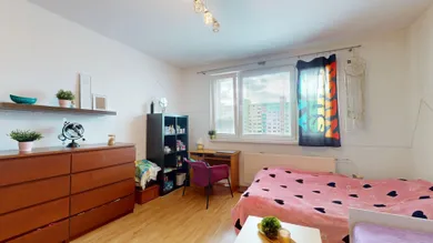 Na predaj 3-izbový byt, 64 m², Bratislava-Petržalka