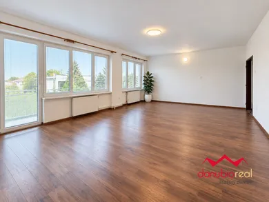Kiadó lakások, 3-szobás, Komárno · €630