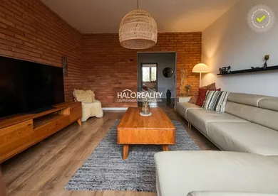Na predaj 3-izbový byt, 72 m², Revúca, Daxnerova