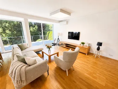 Na prenájom 5-izbový byt, 220 m², Bratislava-Nové Mesto, Mandľovníková