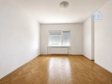 Na prenájom 3-izbový byt, 100 m², Piešťany, Sasinkova