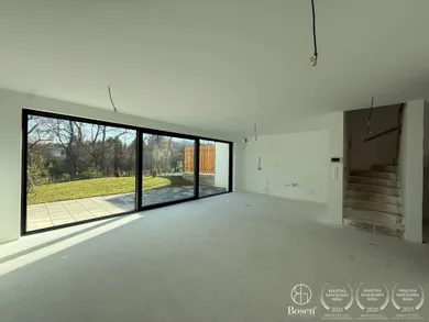 Na predaj 5-izbový dom, 138 m², Bratislava-Dúbravka, Agátová