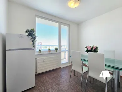 Na prenájom 2-izbový byt, 60 m², Levice, Ul. M. R. Štefánika