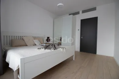 Na prenájom 3-izbový byt, 88 m², Bratislava-Staré Mesto