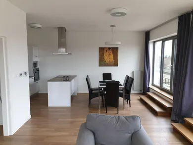 Na prenájom 3-izbový byt, 90 m², Nitra, Hodžova