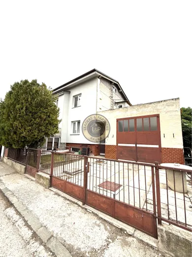Na predaj 4-izbový dom, 128 m², Červeník