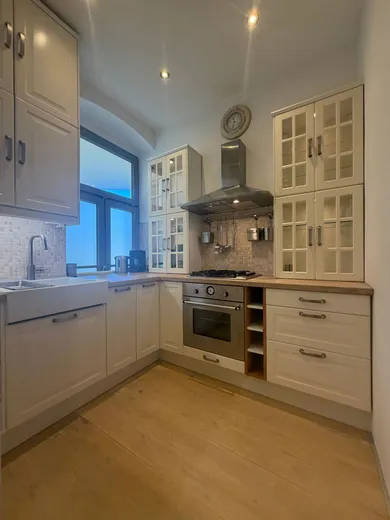 Na prenájom 2-izbový byt, 72 m², Bratislava-Staré Mesto, Leškova