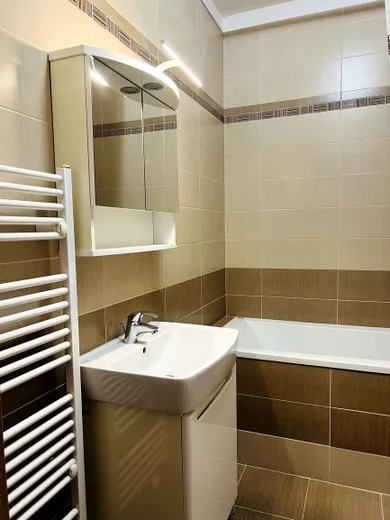 Na prenájom 2-izbový byt, 45 m², Trenčín, Odbojárov