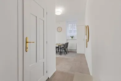 Na prenájom 1-izbový byt, 37 m², Bratislava-Staré Mesto, Lermontovova