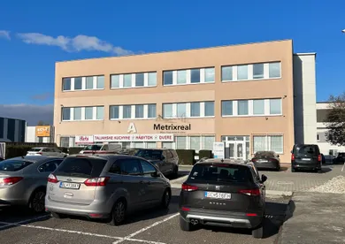 Na predaj komerčné, 117 m², Bratislava-Ružinov, Pestovateľská