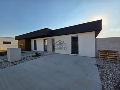 Na predaj 4-izbový dom, 98 m², Košúty