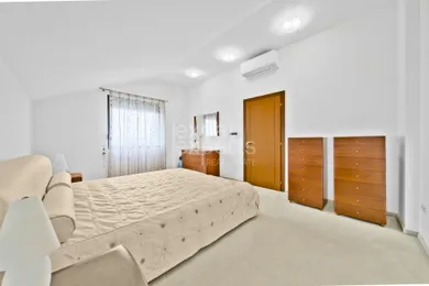 Na prenájom 4-izbový byt, 161 m², Bratislava-Karlova Ves